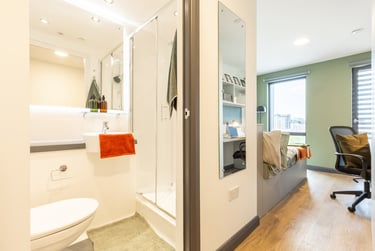 Silver En Suite - Image 4